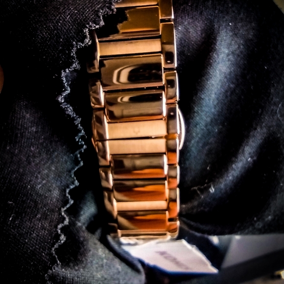 Bulova Rose Gold Watch with Diamond accents and Mother of Pearl Dial! - Picture 5 of 6